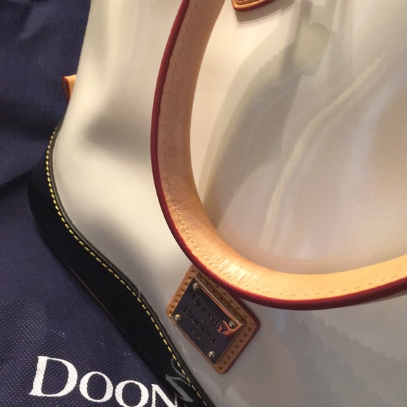 Dooney and Bourke satchel - Picture 4 of 8